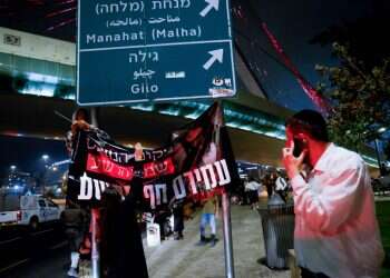 הפגנה למען שחרור עמירם בן אוליאל, צילום: אוליבייה פיטוסי, פלאש 90 חיות הכריעה: ביהמ"ש העליון לא ידון שוב בהרשעת עמירם בן אוליאל