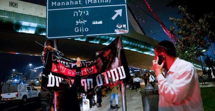 הפגנה למען שחרור עמירם בן אוליאל, צילום: אוליבייה פיטוסי, פלאש 90 חיות הכריעה: ביהמ"ש העליון לא ידון שוב בהרשעת עמירם בן אוליאל