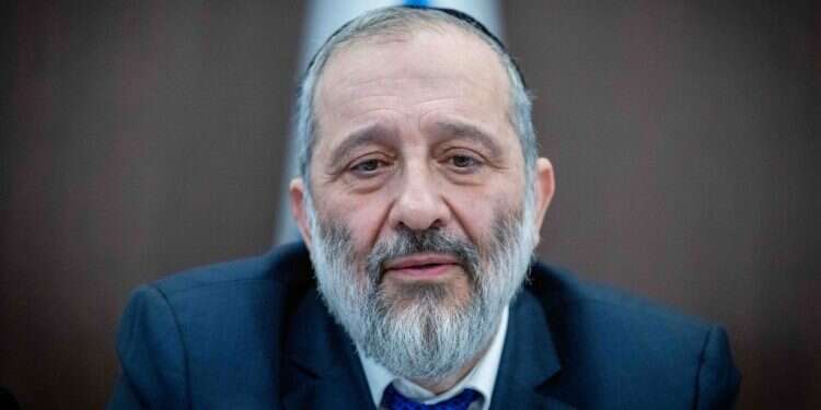 דרעי. צילום: יונתן זינדל, פלאש 90 הדרך היחידה שנותרה למתנגדי המחאה היא לפנות ללחץ בינלאומי ולחץ כלכלי