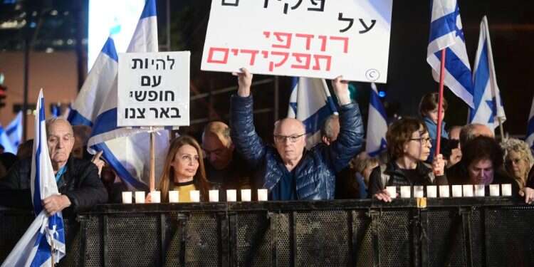 הפגנה נגד הרפורמה המשפטית. צילום: תומר נויברג/פלאש90 מאחורי איומי השביתה של המשפטנים עומדים אינטרסים פוליטיים