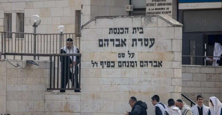 בית הכנסת שבו אירע הפיגוע, בשכונת נווה יעקב בירושלים. צילום: יונתן זינדל, פלאש 90 היכולת לשמור לעצמך מידע על פיגוע שהתרחש בשבת היא חשובה ואצילית