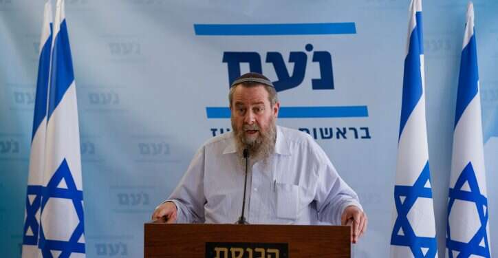 אבי מעוז נואם. צילום: אוליבייה פיטוסי, פלאש 90 אבי מעוז עשה טעות של טירון, בן גביר וסמוטריץ' לא פראיירים כמוהו