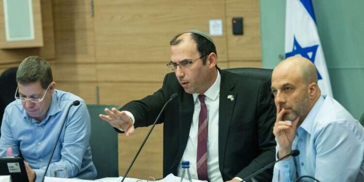 שמחה רוטמן יצטרך לבחור בין ניצחון צר וקצר, לפשרה שתכניס אותו להיסטוריה