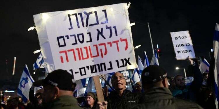 הפגנת השמאל בתל־אביב. צילום: תומר נויברג, פלאש 90