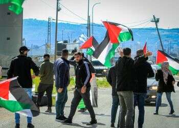 מפגינים פלסטיניים במחסום חווארה. צילום: נאסר אישתייה, פלאש 90 ברשתות החברתיות היללו את המחבל: "פסגת חווארה חשובה הרבה יותר מפסגת עקבה"