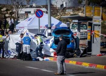 זירת הפיגוע בצומת רמות. צילום: יונתן זינדל, פלאש 90 יעקב עמידרור: "אני בעד יותר אקדחים לאזרחי ישראל, בוודאי בירושלים"