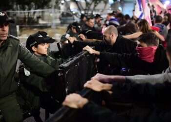 שוחררו כלל העצורים בהפגנה בתל אביב, כולל מפגינה שנשכה שוטר