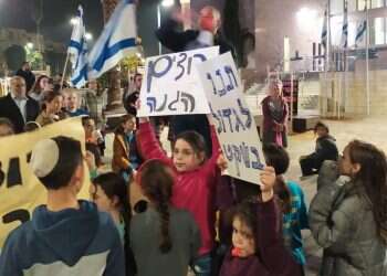 תושבי לוד מוחים: "ערבים תפסו ילד בן 9, הורו לו להגיד 'אללה אכבר' והיכו אותו"