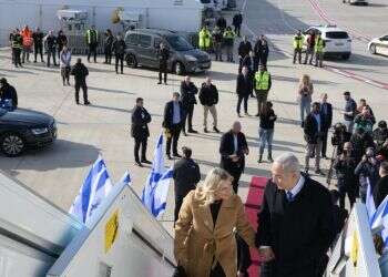 נתניהו המריא לפריז: "נמשיך להרחיב ולהעמיק את מעגל השלום עם מדינות נוספות, קרובות ורחוקות"