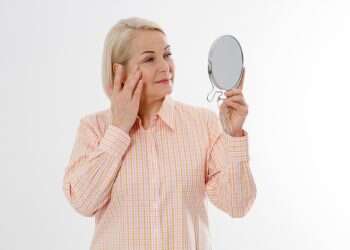 פרו אייג'ינג: כך תשמרי על עור פנייך לקראת גיל המעבר