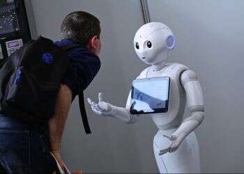 יפן משיקה רובוטים "צנועים וחביבים" במטרה לטפל במבוגרים בודדים