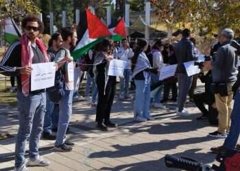 המשטרה מבקשת מהפרקליטות לחקור סטודנטים ערבים שהפגינו בעד מחבלים