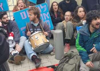 עשרות אלפים הפגינו נגד הרפורמה: הקריאות – "לפרוץ את הגדרות, לעלות על הכנסת"