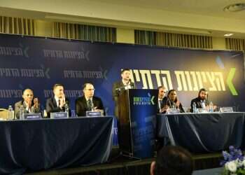 סמוטריץ' וחברי מפלגת הציונות הדתית. צילום: עטרה גרמן גם אחרי תגבור הקרונות, יש סיבה טובה שרכבת ישראל לא עומדת בעומס