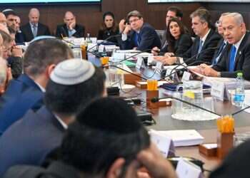 מפת הכוחות והדמויות מאחורי המחאה שמאיימת לקרוע את המדינה