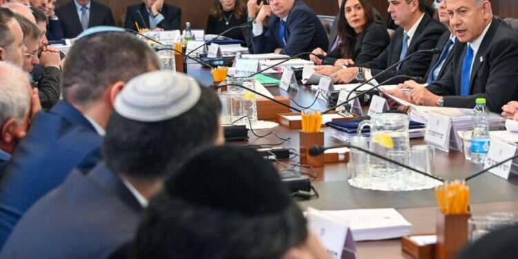 מפת הכוחות והדמויות מאחורי המחאה שמאיימת לקרוע את המדינה