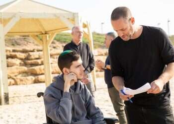 בזמן שאנשים מקשקשים על מלחמת אחים, העם התגייס לטובת בניה פרץ וצחק