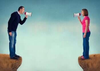 היא מרוויחה יותר ממך? לו יש יותר כריזמה ממך? זה לא חייב להשפיע על הזוגיות ביניכם