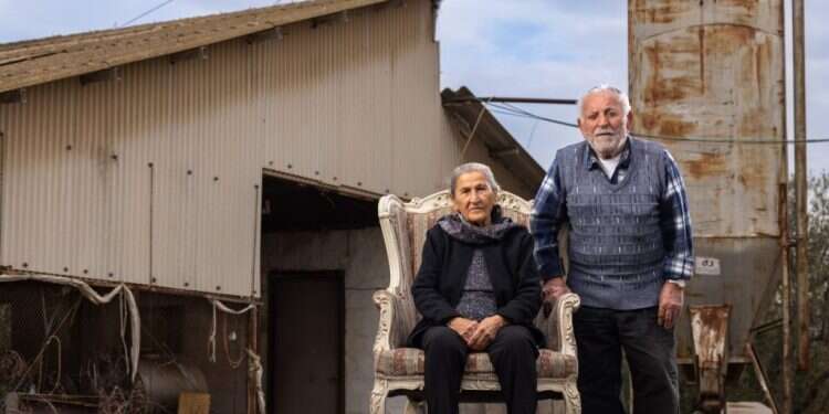 שורגול ואליה משה. צילום: ברוך גרינברג "המון גופות זו על זו. מעט ערבים, הרבה מאוד יהודים"