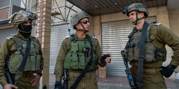 הערכת מצב ביטחונית בזירת הפיגוע בחווארה. צילום: דובר צה בין עקבה לחאוורה: מספיק מחבל אחד כדי להפר את המשוואה ולהתחיל גל פיגועים חדש