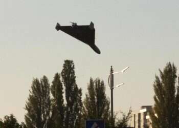 מעצב שיער ביום, צייד מזל"טים בלילה: תושבי קייב מתרגלים לשגרה המוזרה