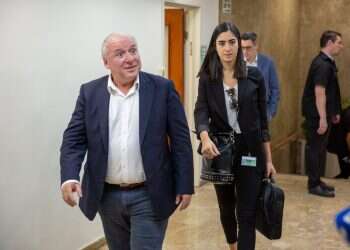 אחרי מו"מ ואיומים: ח"כ דודי אמסלם ימונה לשר במשרד המשפטים