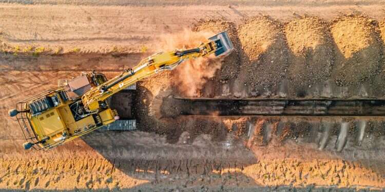 רכב בנייה רובוטי חופר תעלה. צילום: Built Robotics הסוף לעובדי הבניין? רובוטים מובילים את מהפכת הבנייה של העתיד