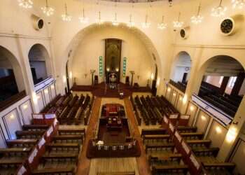 פנים בית הכנסת הגדול. צילום: אריק סולטן לקראת חגיגות המאה להקמתו: מיזם שיפוץ ושימור בית הכנסת הגדול בתל־אביב יוצא לדרך