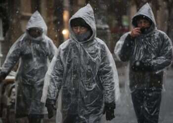 גשם בירושלים, ארכיון. צילום: הדס פרוש, 90 הטמפרטורות צונחות: גשם ורוחות עזות, חשש להצפות ושלג בצפון ובמרכז | תחזית מזג האוויר