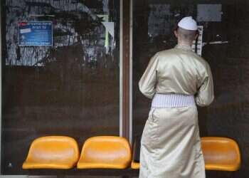 כולם חשבו שהוא יהיה רב גדול, גם אני, אבל אז ראיתי את השד של הטירוף בין עיניו