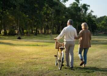 מבוגרים זקנים קשישים טבע