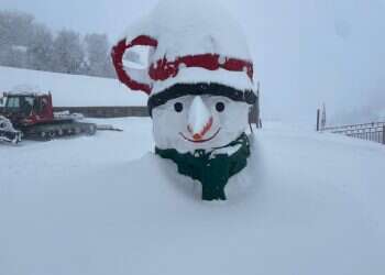 אתר החרמון הבוקר. צילום: אתר החרמון  כמויות שלג אדירות בחרמון, האתר עדיין סגור | תיעוד