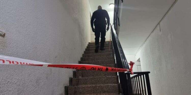 בית הדירות בו נמצאה הנרצחת. צילום: דוברות משטרת ישראל רצח בלוד: אישה נמצאה ללא רוח חיים עם סימני פציעות על גופה