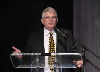 המשטרה פתחה בחקירה נגד זאב רז בחשד להסתה לאלימות