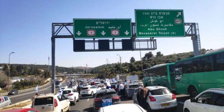 חסימות צירים: ‏מתנגדי הרפורמה הודו למפקד המשטרה שאפשר להם לחסום את כביש 1