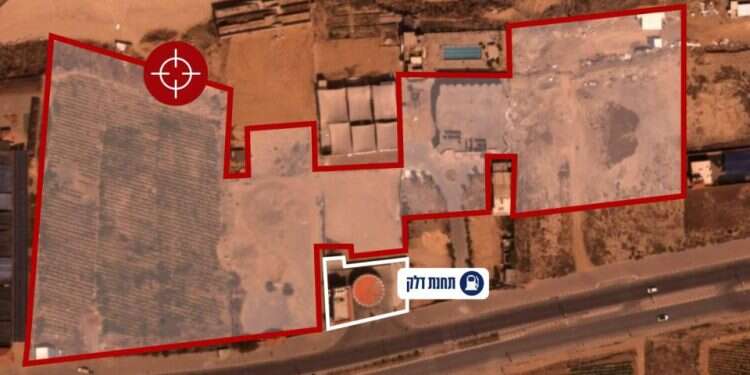 אתר התקיפה הלילה בעזה. צילום: דו פוצץ מחסן חומרים רקטיים: צה"ל תקף הלילה פעמיים ברצועת עזה