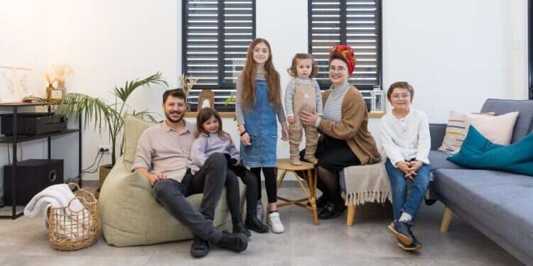 משפחת הרוש, דימונה. צילום: לירון מולדובן