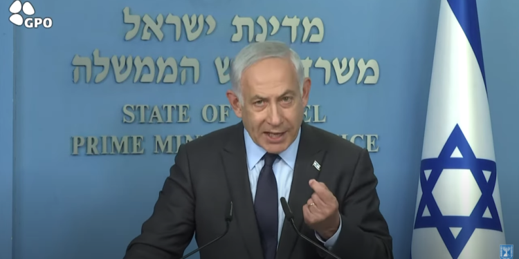 נתניהו בהצהרה על עצירת החקיקה, ביום שני. צילום: לע