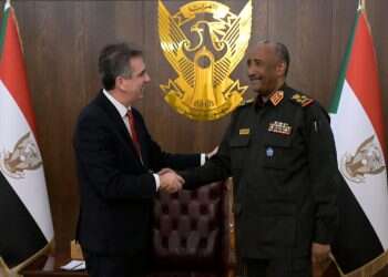 אלי כהן בפגישה עם נשיא סודן עבד אל־פתאח אל־בורהאן בחרטום, בחודש הקודם. צילום: איי.אף.פי