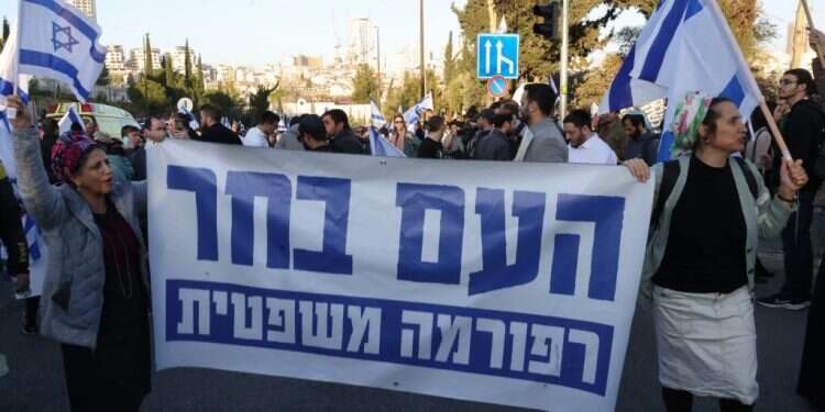 הפגנת תומכי הרפורמה בירושלים. צילום: איי.אף.פי אם נתעלם זה לא ייעלם
