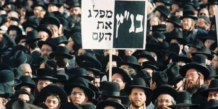 הפגנת החרדים נגד בית המשפט העליון, 1999. צילום: יוסי זמיר, פלאש 90