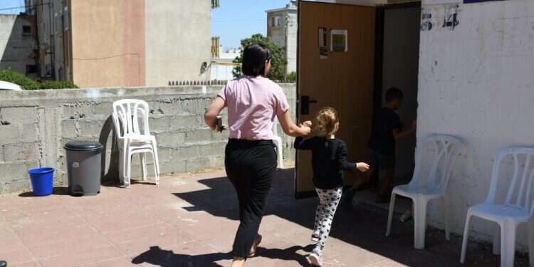 ריצה למרחב מוגן, ארכיון. צילום: גילי יערי - פלאש 90 איך נראה רעש: ההתמודדות של חירשים בזמן רעידת אדמה