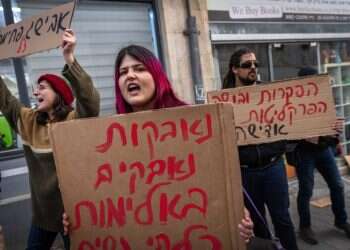 "הוא לא הסכים שאצא מהבית. הרגשתי שהוא מנתק אותי מהמעגלים סביבי"