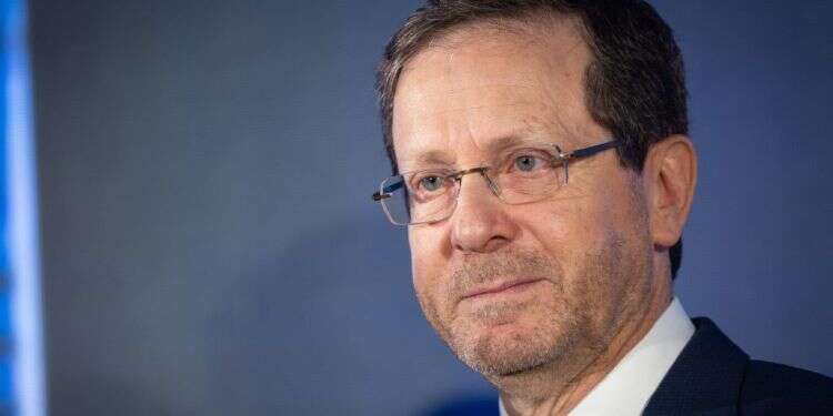 הרצוג בחר צד ומעל בתפקידו