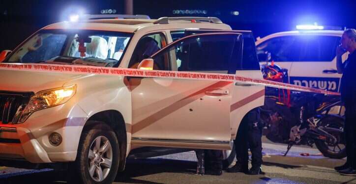 זירת הפיגוע שבו נרצח אלן גנלס, בצומת בית הערבה. צילום: אריק מרמור, פלאש 90 בזמן לוויית אלן גנלס: המחבלים שרצחו אותו נתפסו