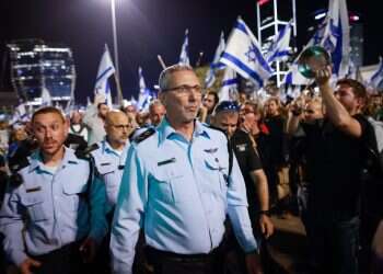 לצד מי יתייצבו צה"ל והמשטרה? אמש קיבלנו את התשובה