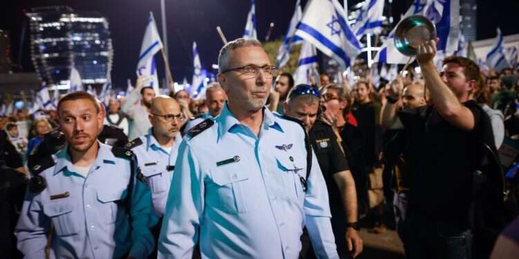 מפקד מחוז תל אביב במשטרה, ניצב עמי אשד. צילום: אריק מרמור - פלאש 90 לצד מי יתייצבו צה"ל והמשטרה? אמש קיבלנו את התשובה