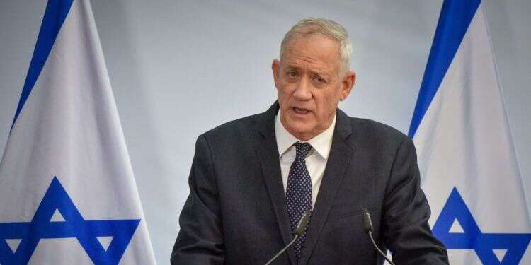 בני גנץ. צילום: אבשלום ששוני/פלאש90 גנץ מקצין עמדות: "גם אם תופסק החקיקה לא יהיה שיח על הסכמות"