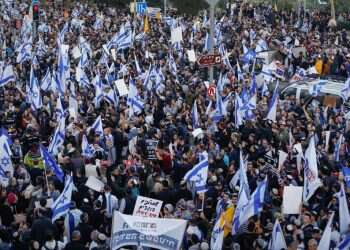 הערכות: עשרות אלפים בהפגנת התמיכה ברפורמה | שידור ישיר