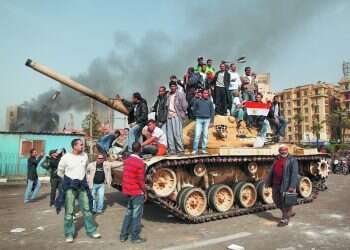 "המפגינים מקהיר החלו לעלות על הרכב שלנו, ומסביב יריות. אמרתי לעצמי – מפה כבר לא נצא"